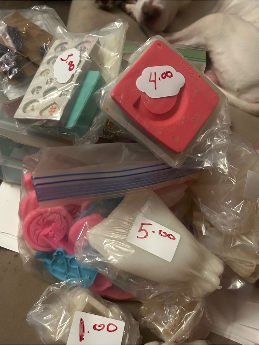 5lbs of resin molds WONT LAST PURCHASE NOW